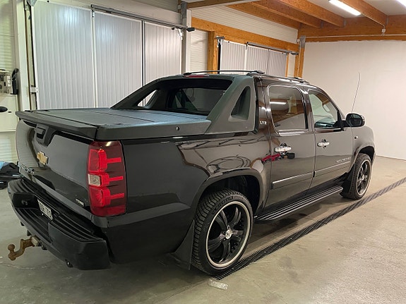 Chevrolet Avalanche 12 of 14