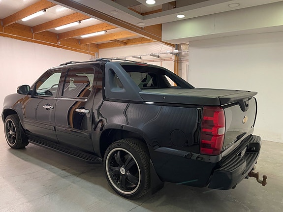 Chevrolet Avalanche 11 of 14