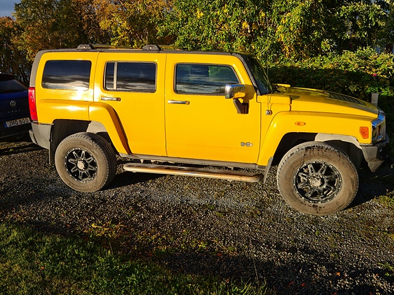 Hummer H3 2 of 8