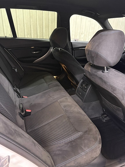 BMW 330i 6 of 7