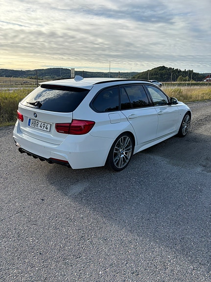 BMW 330i 3 of 7
