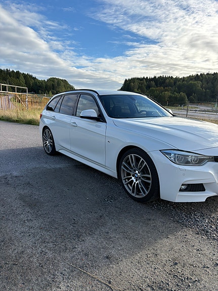 BMW 330i 4 of 7