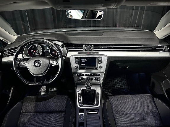 Volkswagen Passat 17 of 26