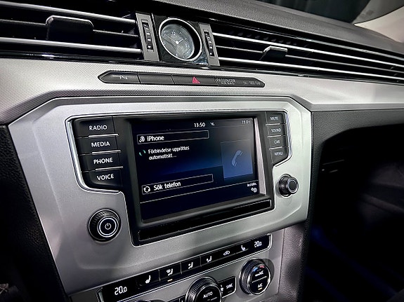 Volkswagen Passat 19 of 26