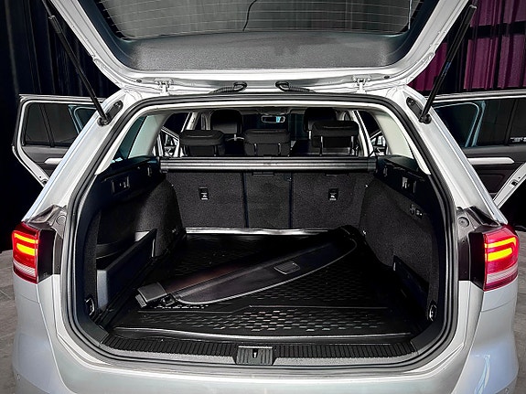 Volkswagen Passat 21 of 26