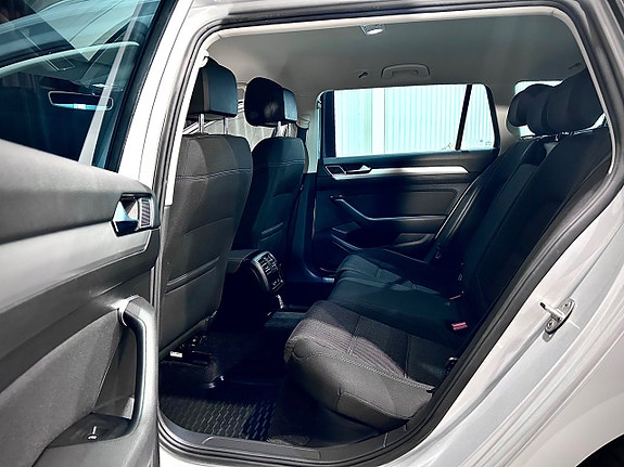 Volkswagen Passat 14 of 26