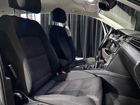 Volkswagen Passat 13 of 26