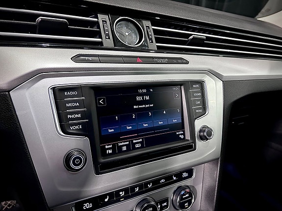 Volkswagen Passat 25 of 26