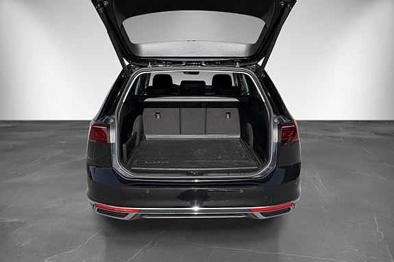 Volkswagen Passat 9 of 25