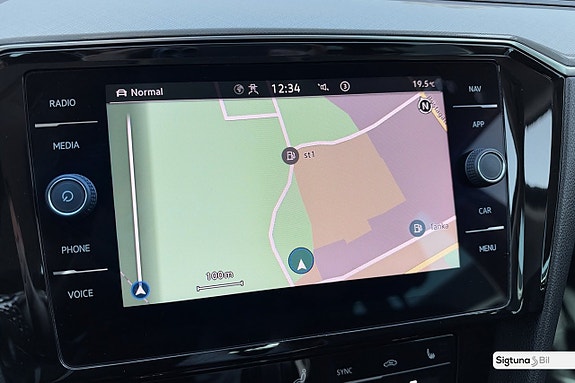 Volkswagen Passat 21 of 25