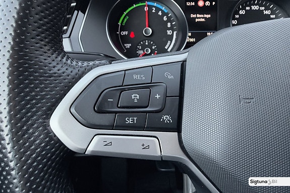 Volkswagen Passat 17 of 25
