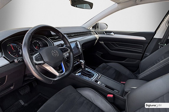 Volkswagen Passat 11 of 25