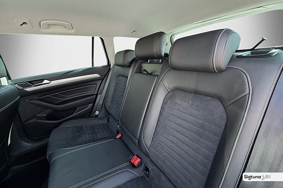 Volkswagen Passat 18 of 25