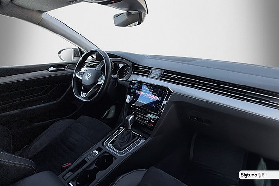 Volkswagen Passat 13 of 25
