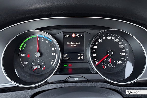 Volkswagen Passat 16 of 25