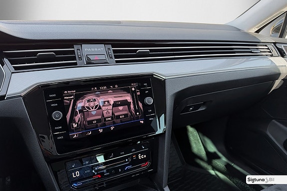 Volkswagen Passat 20 of 25