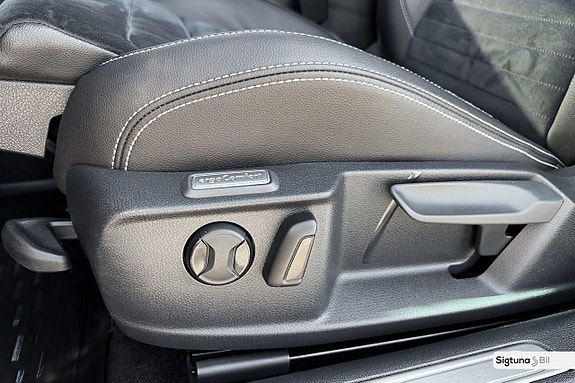 Volkswagen Passat 12 of 25