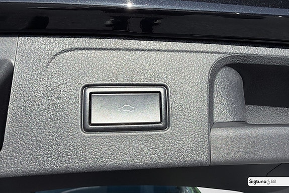 Volkswagen Passat 24 of 25