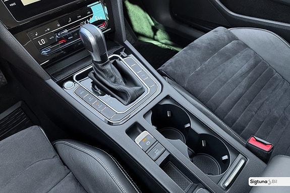 Volkswagen Passat 23 of 25