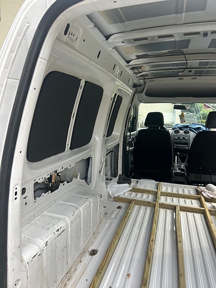 Volkswagen Caddy Maxi 9 of 9