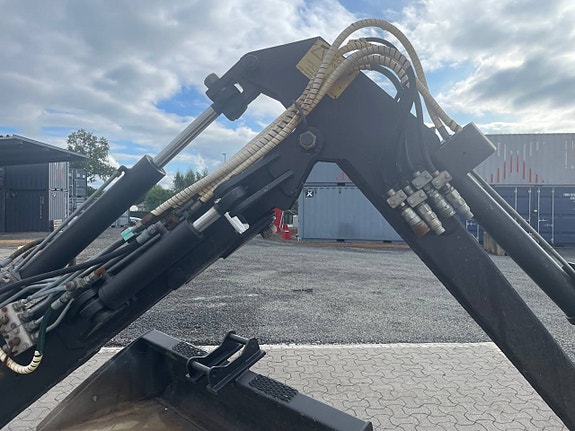 Bobcat A300 All-wheel steer 3 of 12