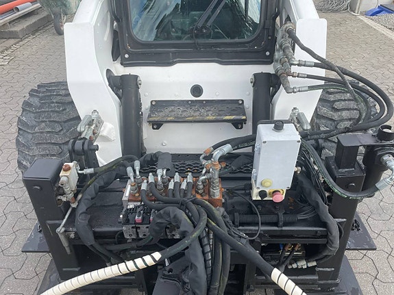 Bobcat A300 All-wheel steer 5 of 12