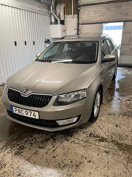 Skoda Octavia 2 of 19