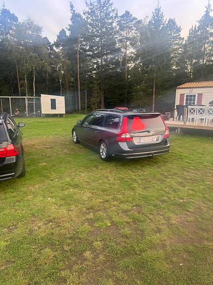 Volvo V70 2 of 5