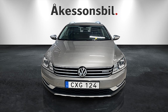 Volkswagen Passat Alltrack 2 of 7