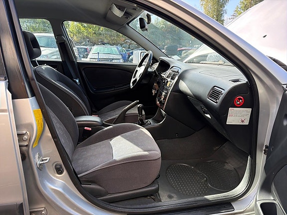 Toyota Avensis 17 of 21