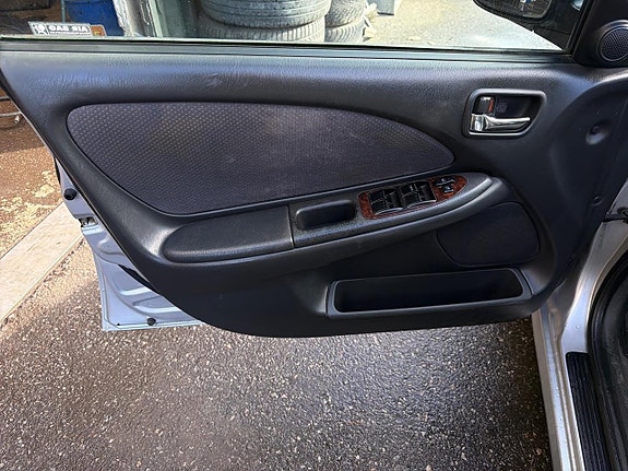 Toyota Avensis 21 of 21