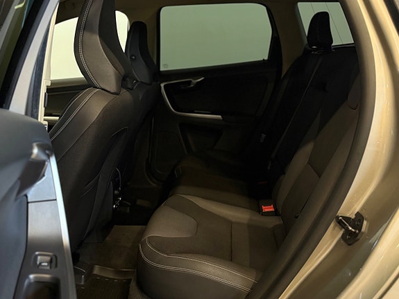 Volvo XC60 12 of 16