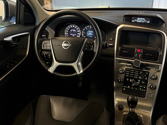 Volvo XC60 13 of 16