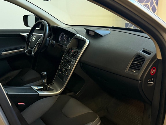 Volvo XC60 15 of 16