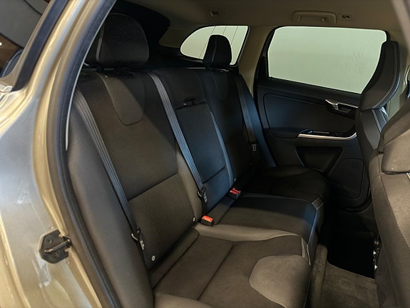 Volvo XC60 11 of 16
