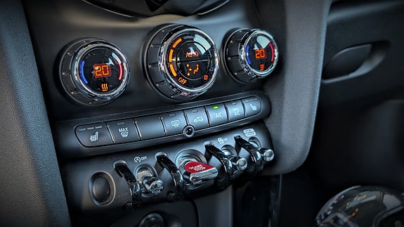 MINI Cooper 16 of 20