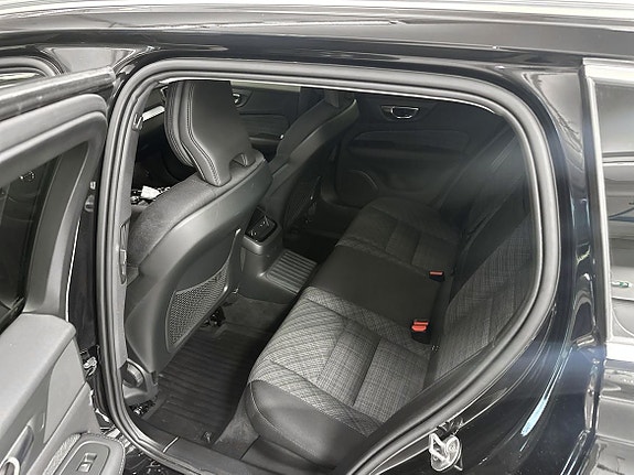 Volvo V60 7 of 12