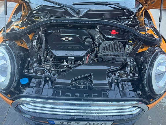 MINI Cooper 8 of 8