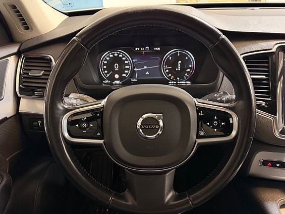 Volvo XC90 20 of 24