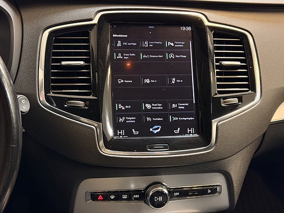Volvo XC90 23 of 24