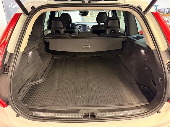 Volvo XC90 13 of 24