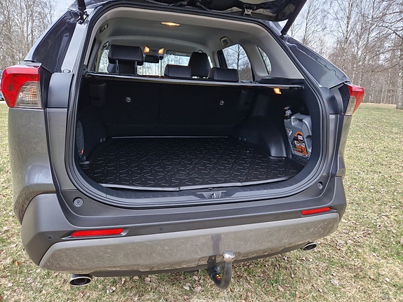 Toyota RAV4 3 of 12