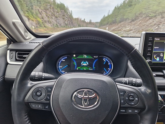Toyota RAV4 6 of 12