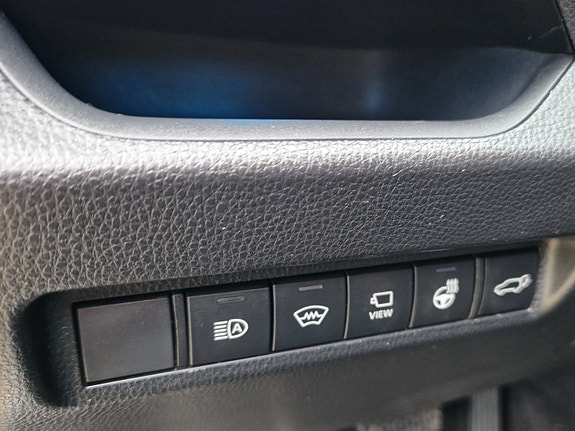 Toyota RAV4 8 of 12