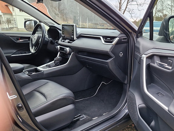 Toyota RAV4 5 of 12