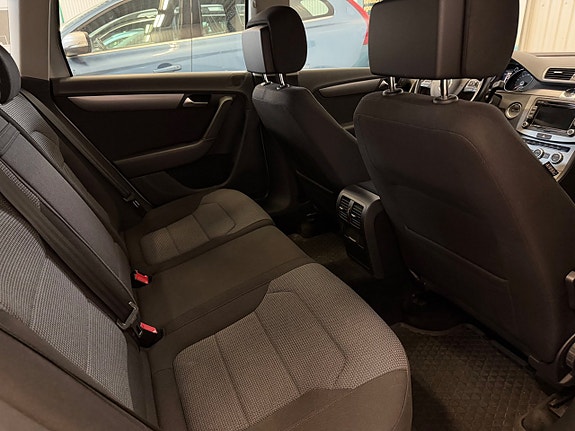 Volkswagen Passat 16 of 17