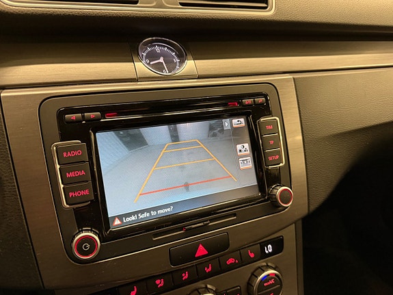 Volkswagen Passat 13 of 17