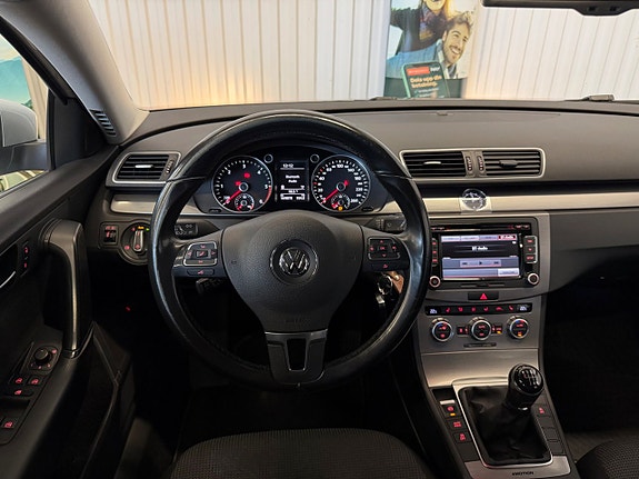 Volkswagen Passat 9 of 17