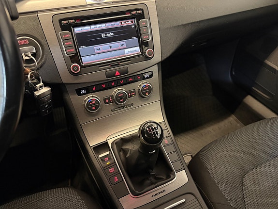 Volkswagen Passat 12 of 17