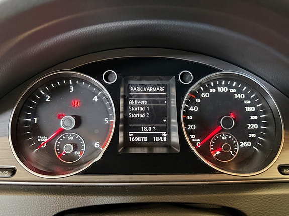 Volkswagen Passat 10 of 17